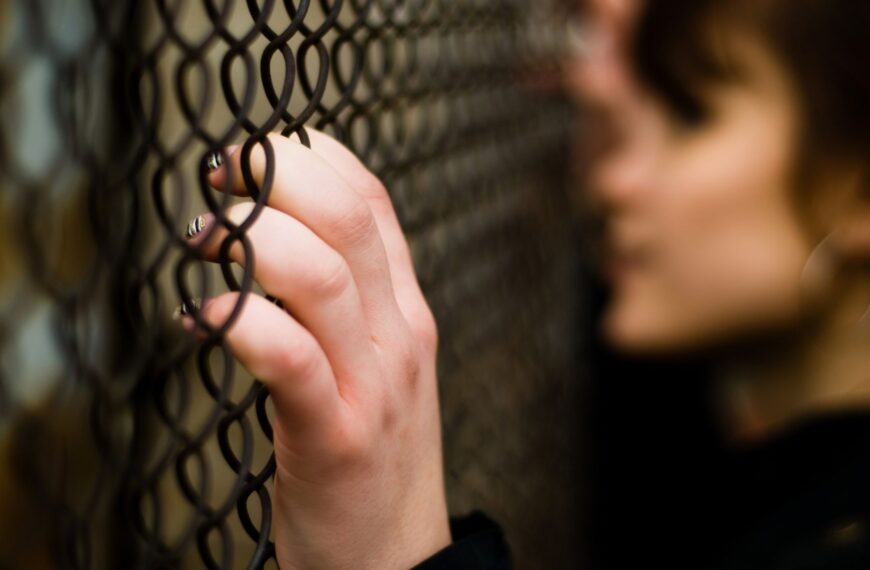 Santé des femmes en prison : des défis complexes à surmonter